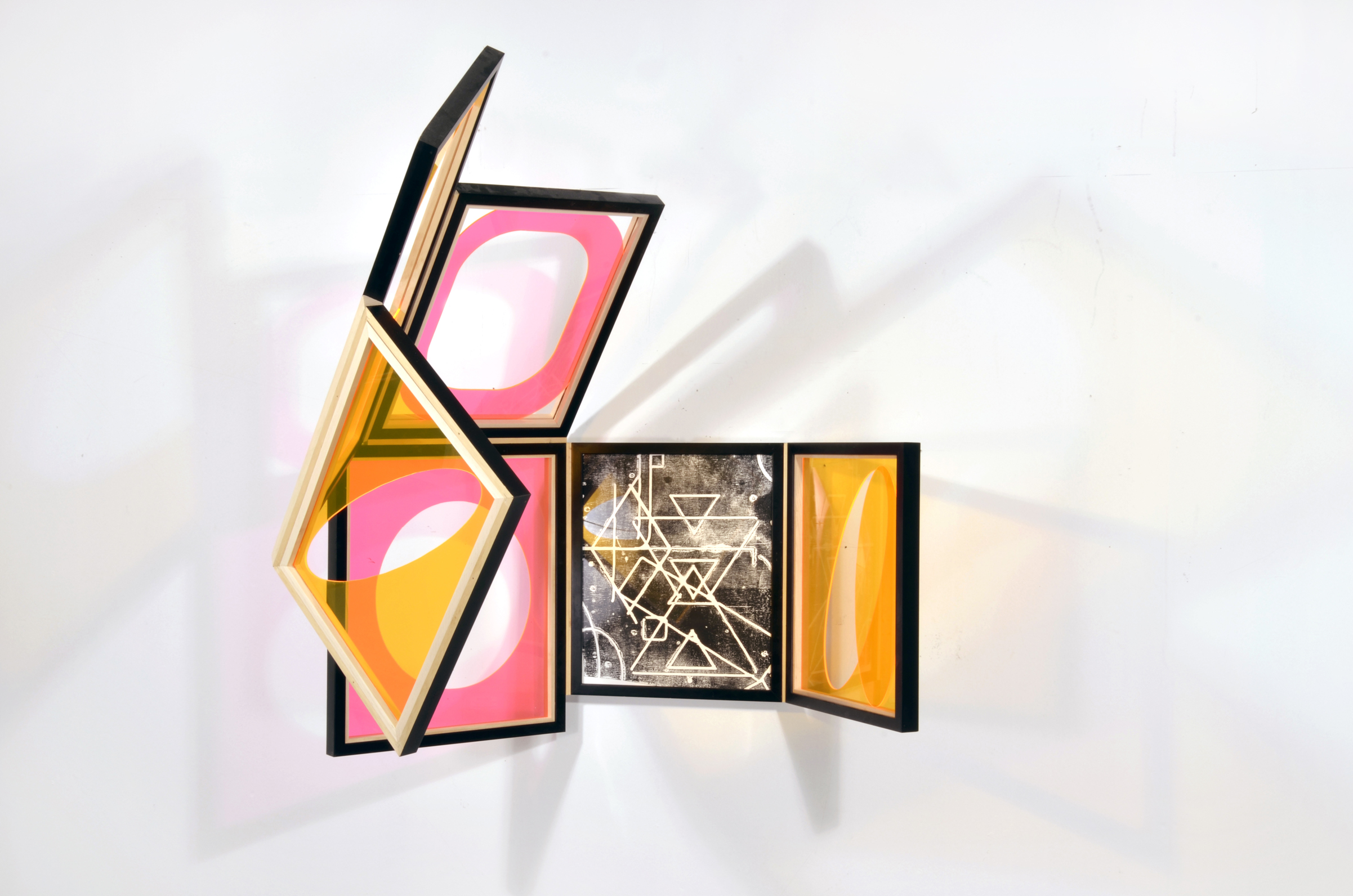 ST 2016, Rafael Domenech. Madera, grabado, plexiglass, tornillos.